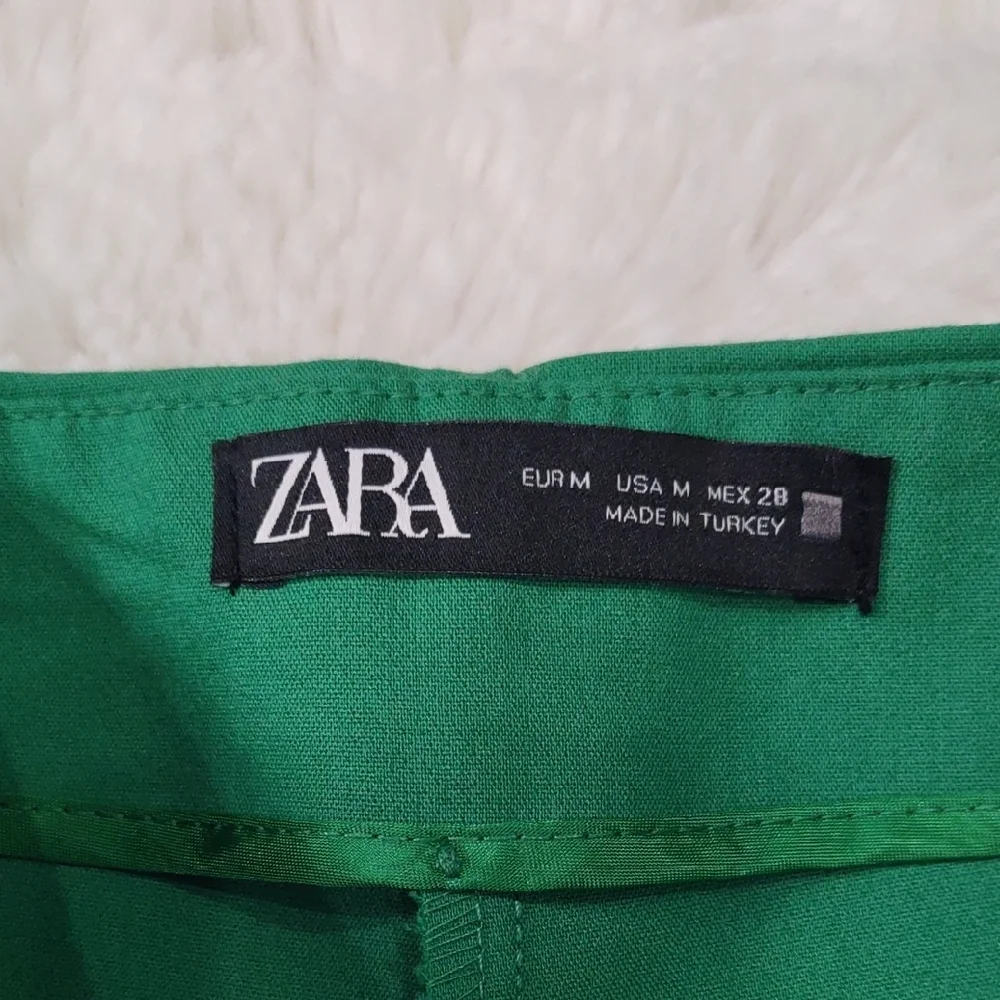ZARA High Waisted Green Women's Shorts with Button Detail - Picture 12 of 16